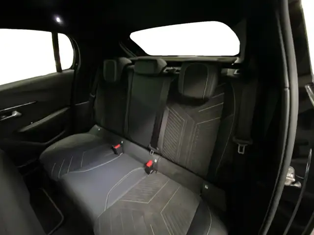 Peugeot 208 view 11