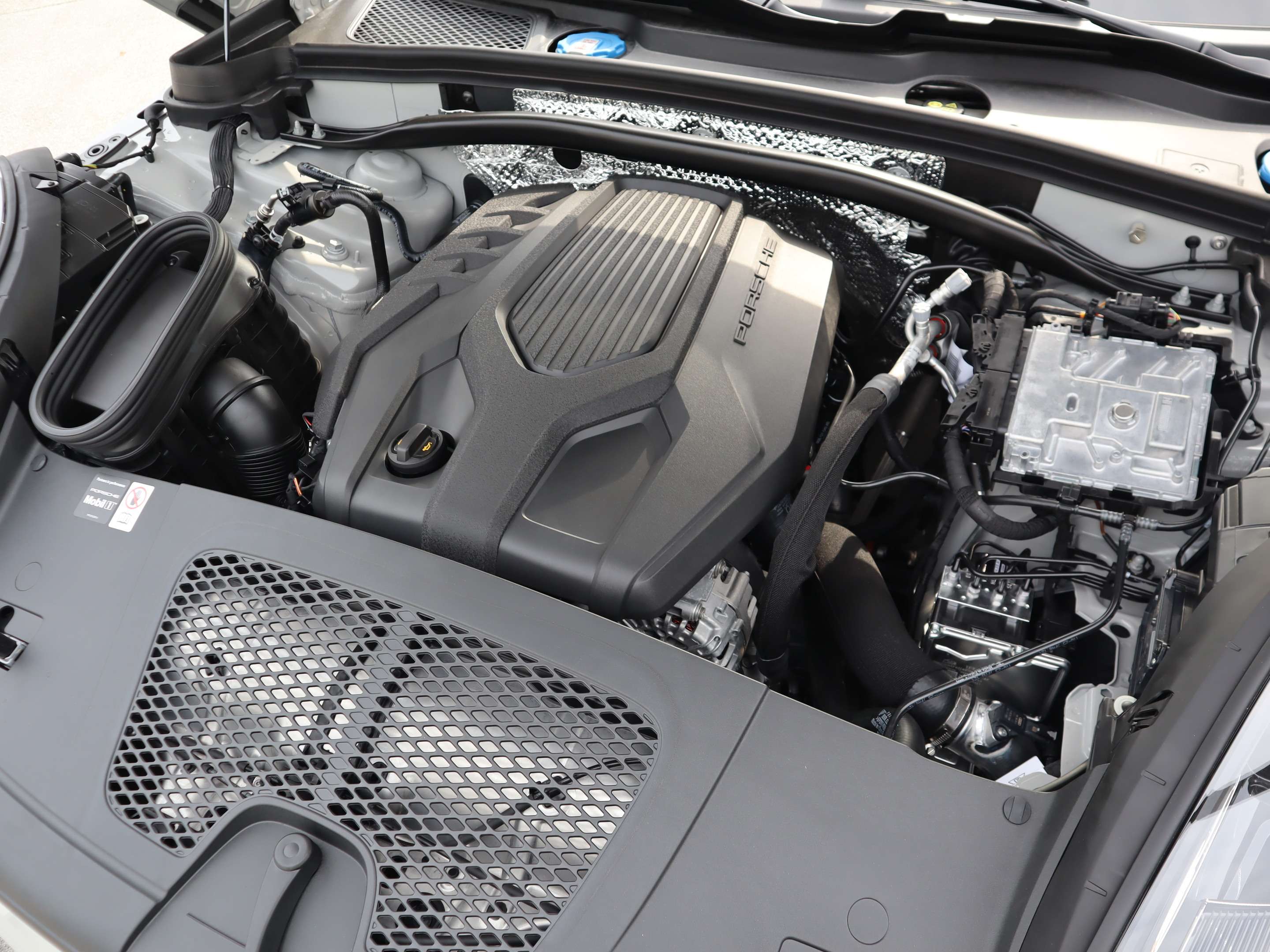 2025 Porsche Macan AWD thumb 29