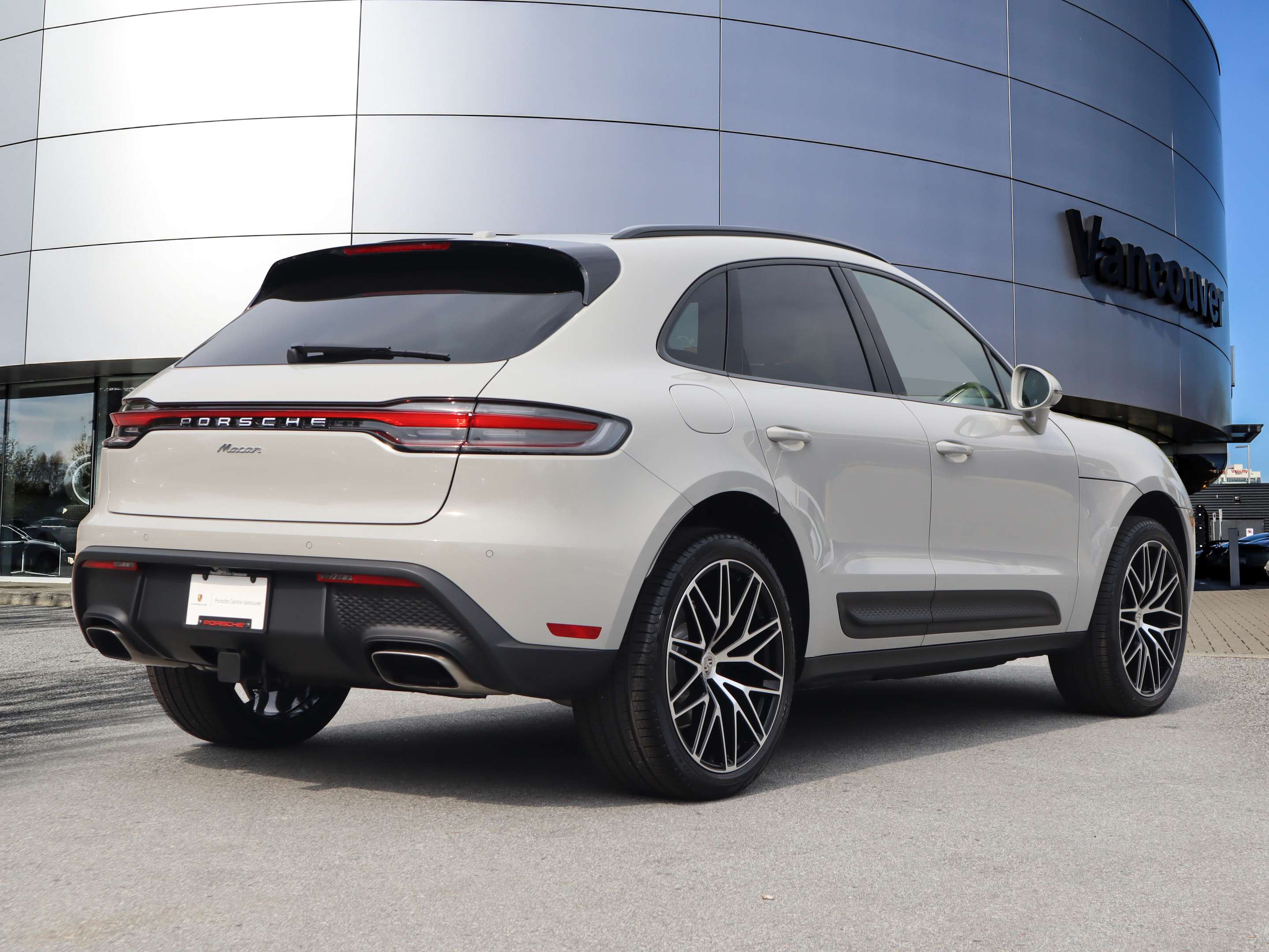 2025 Porsche Macan AWD alt 5