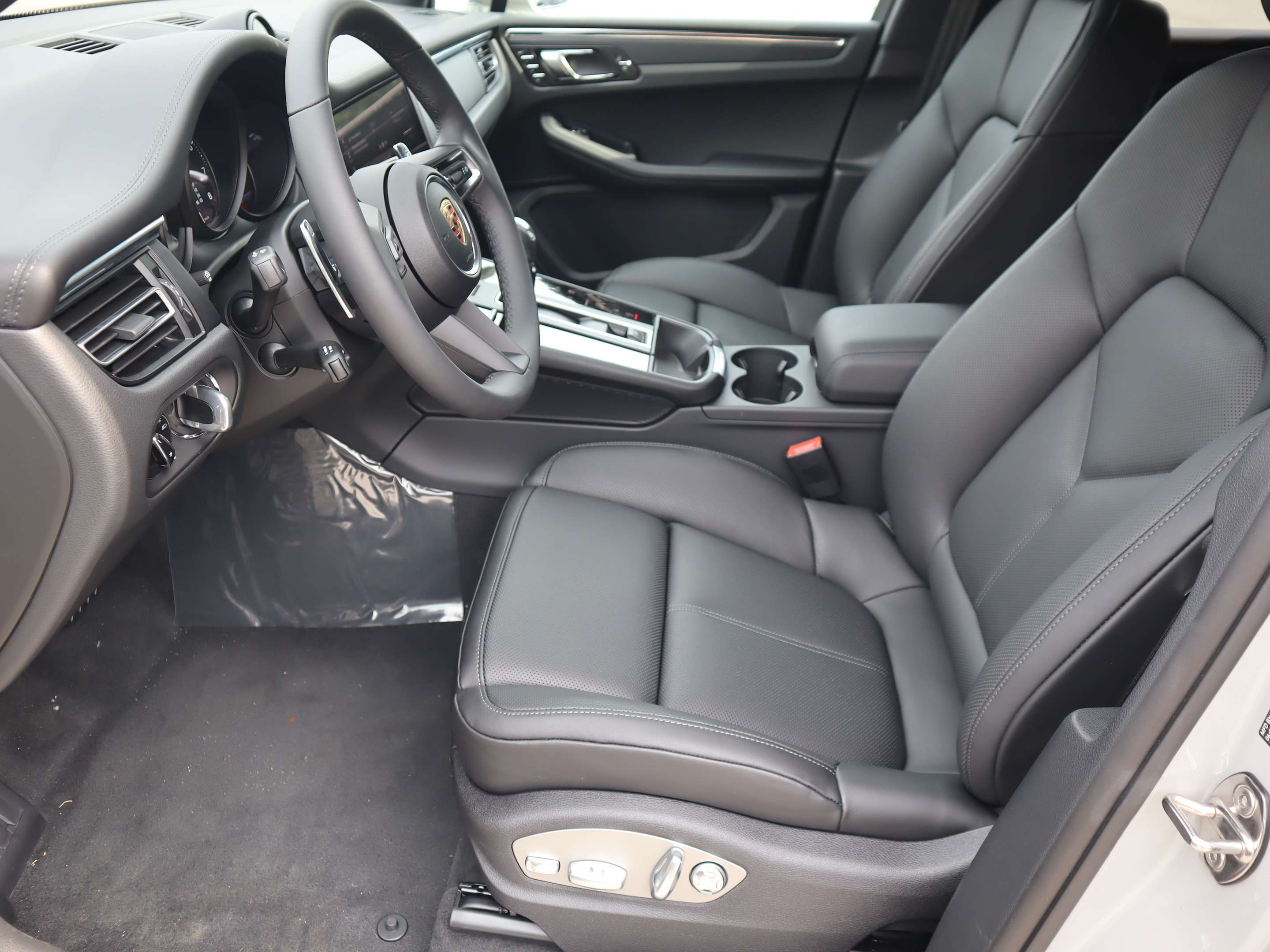 2025 Porsche Macan AWD thumb 13