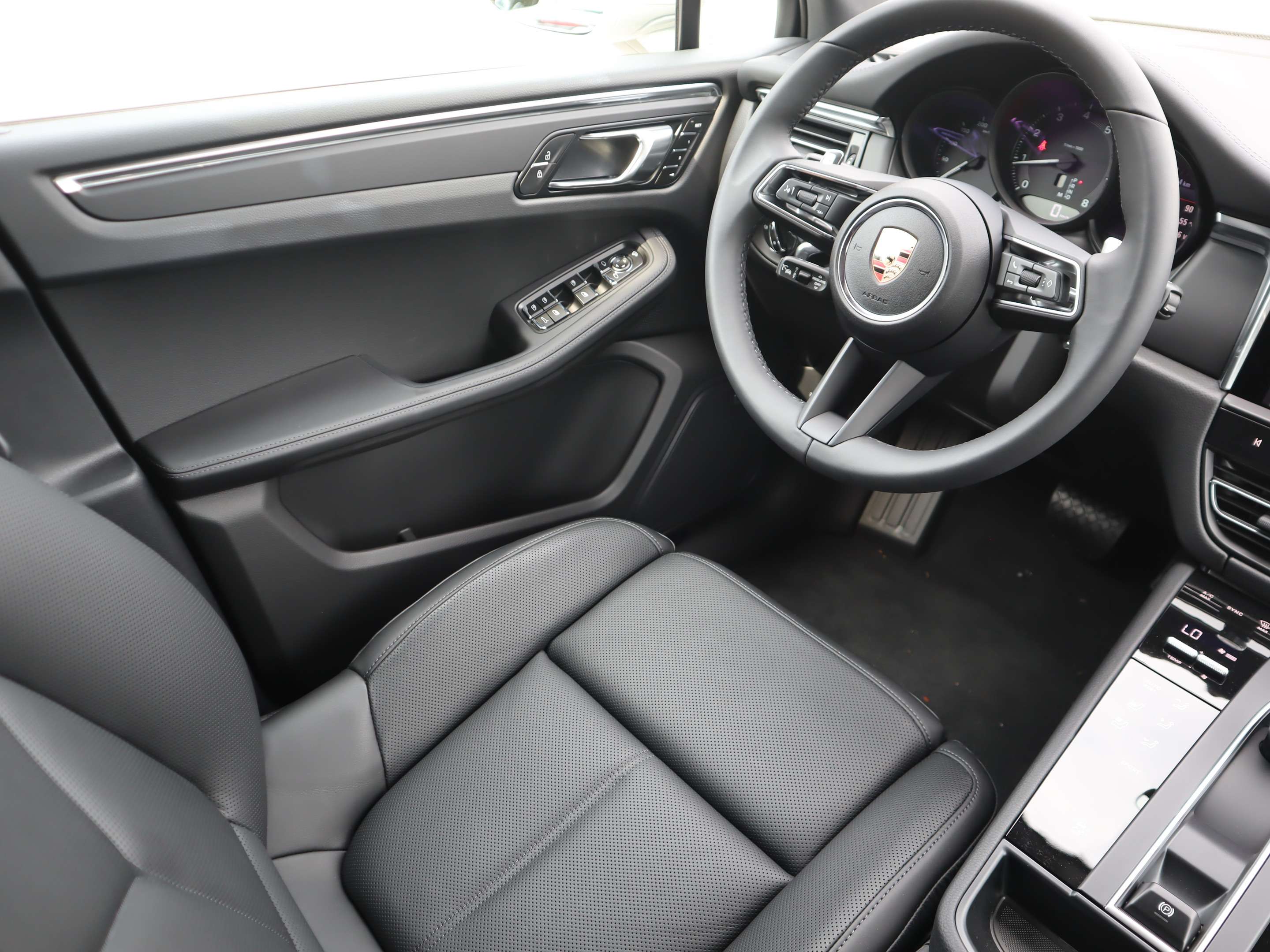 2025 Porsche Macan AWD thumb 15
