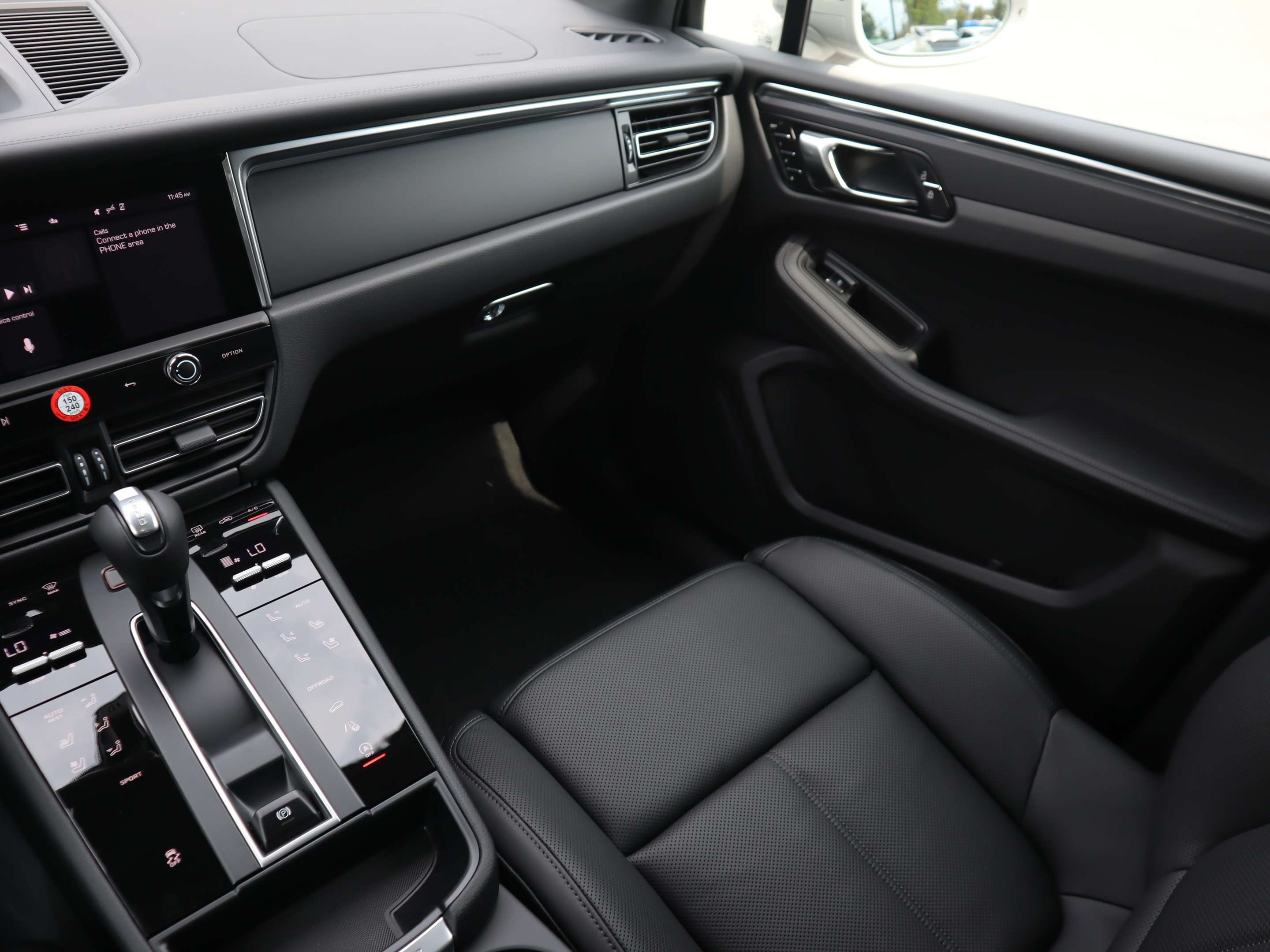 2025 Porsche Macan AWD thumb 17