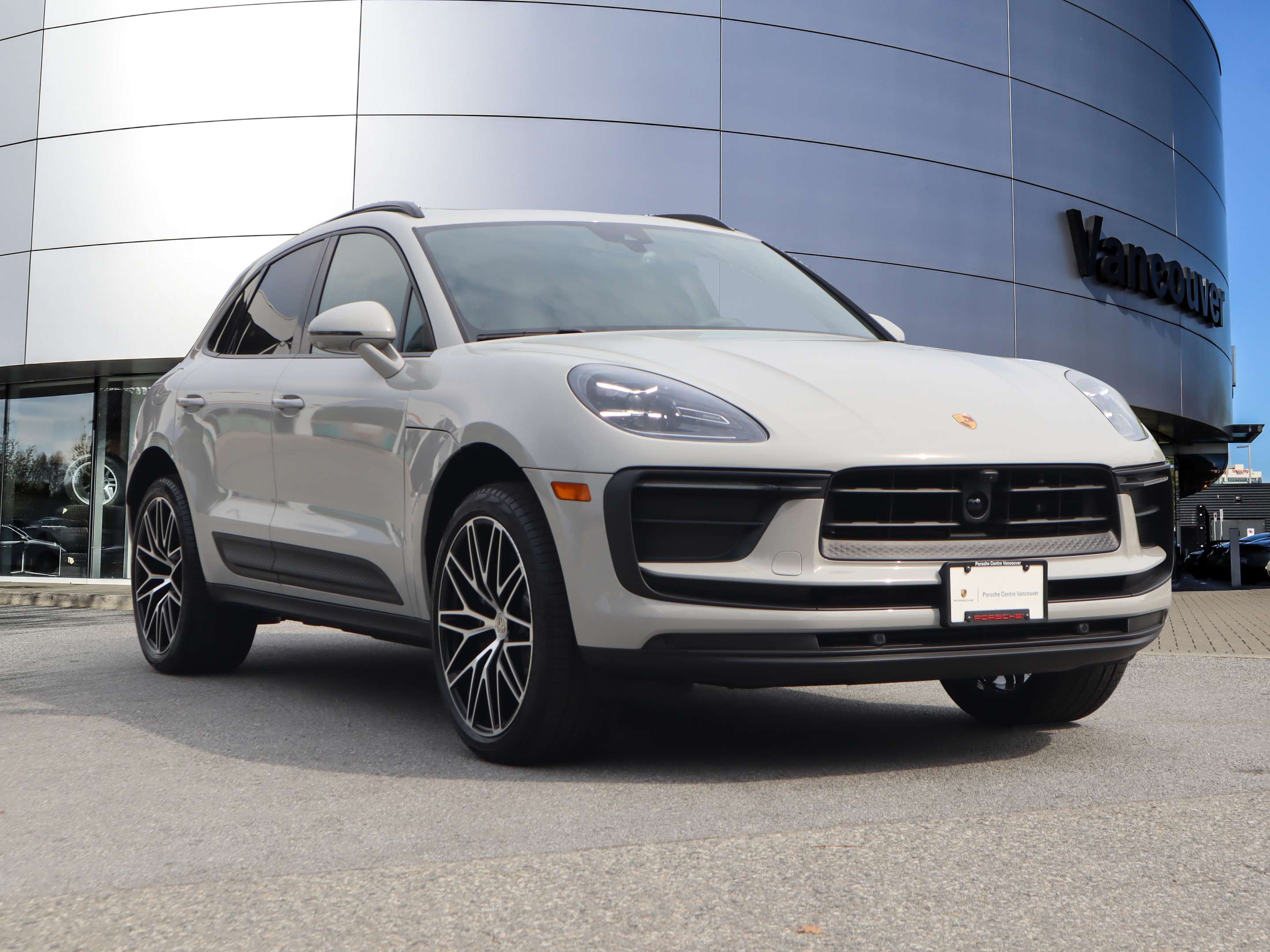 2025 Porsche Macan AWD thumb 7