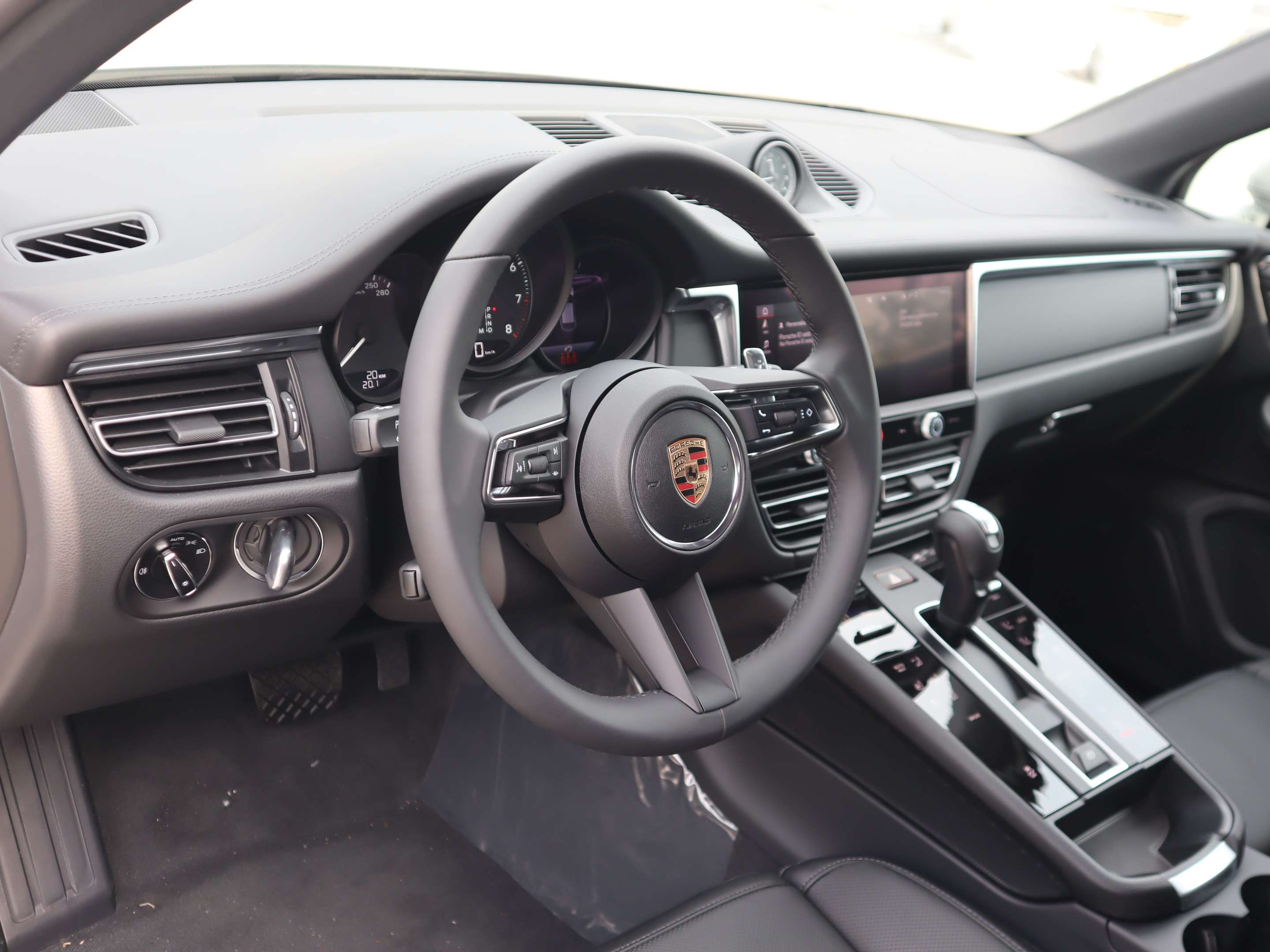 2025 Porsche Macan AWD thumb 12
