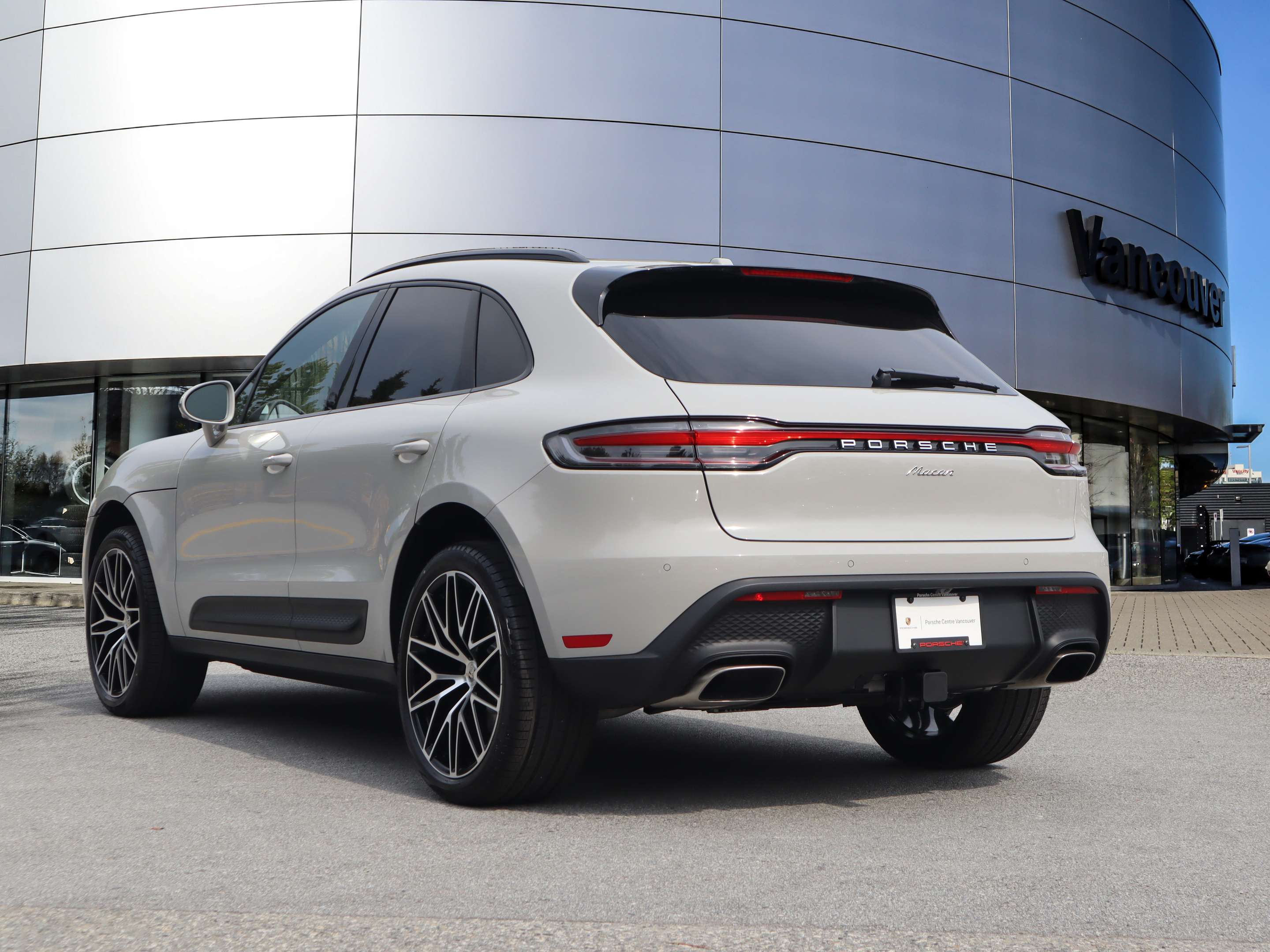 2025 Porsche Macan AWD alt 3