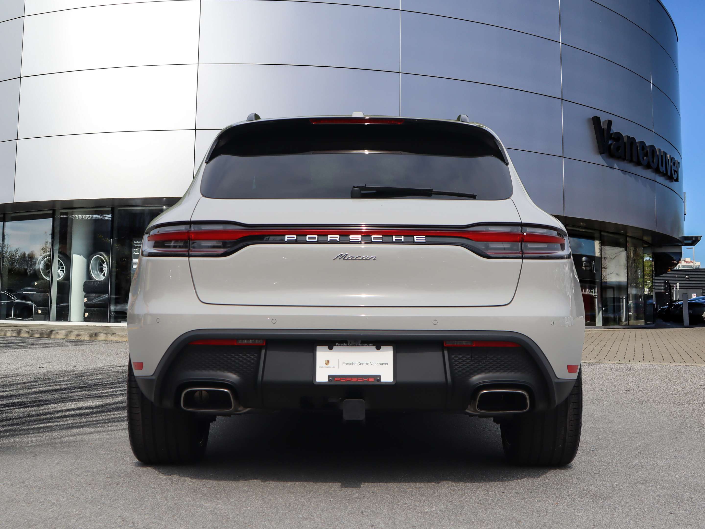 2025 Porsche Macan AWD alt 4