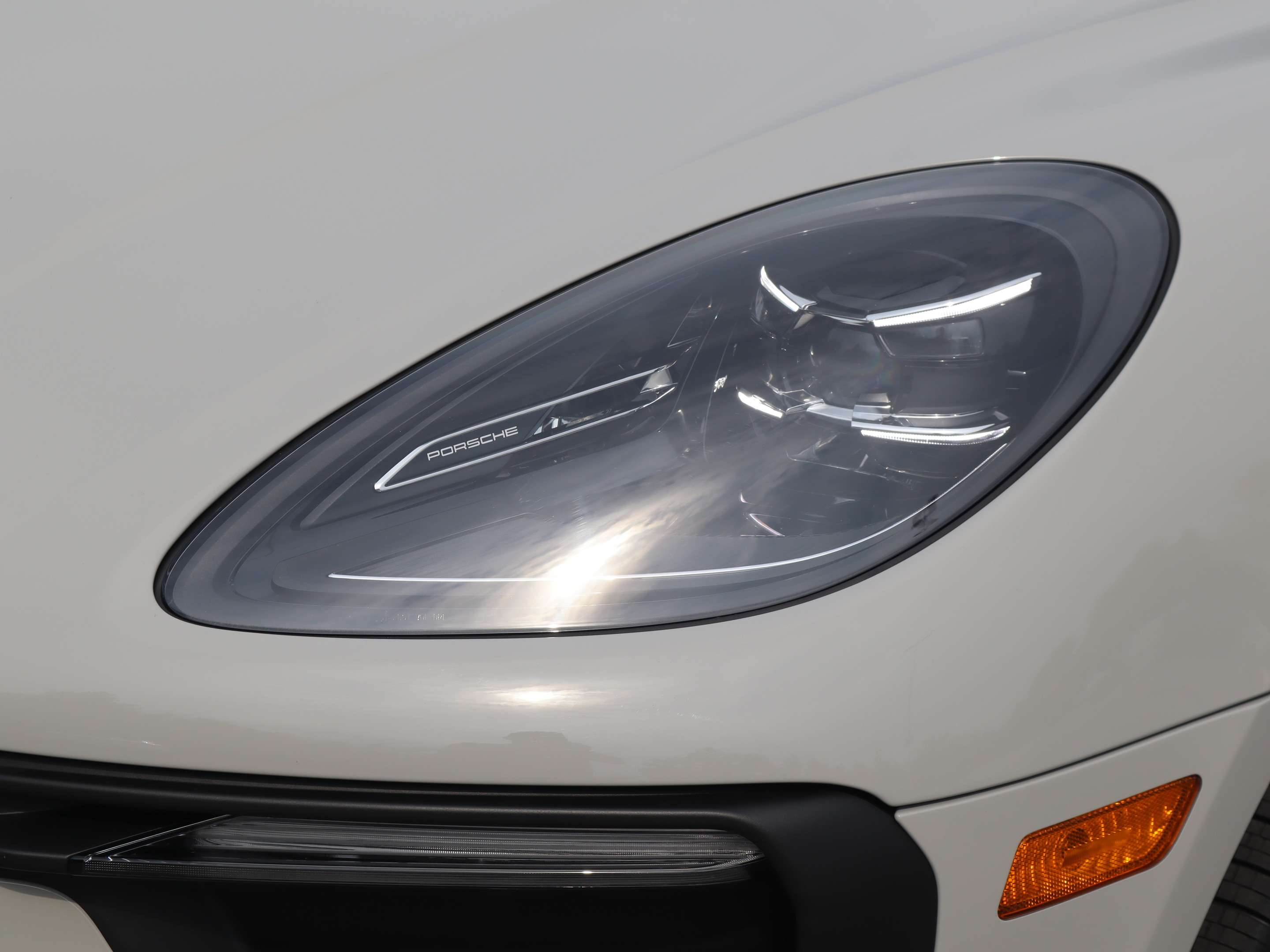 2025 Porsche Macan AWD thumb 9