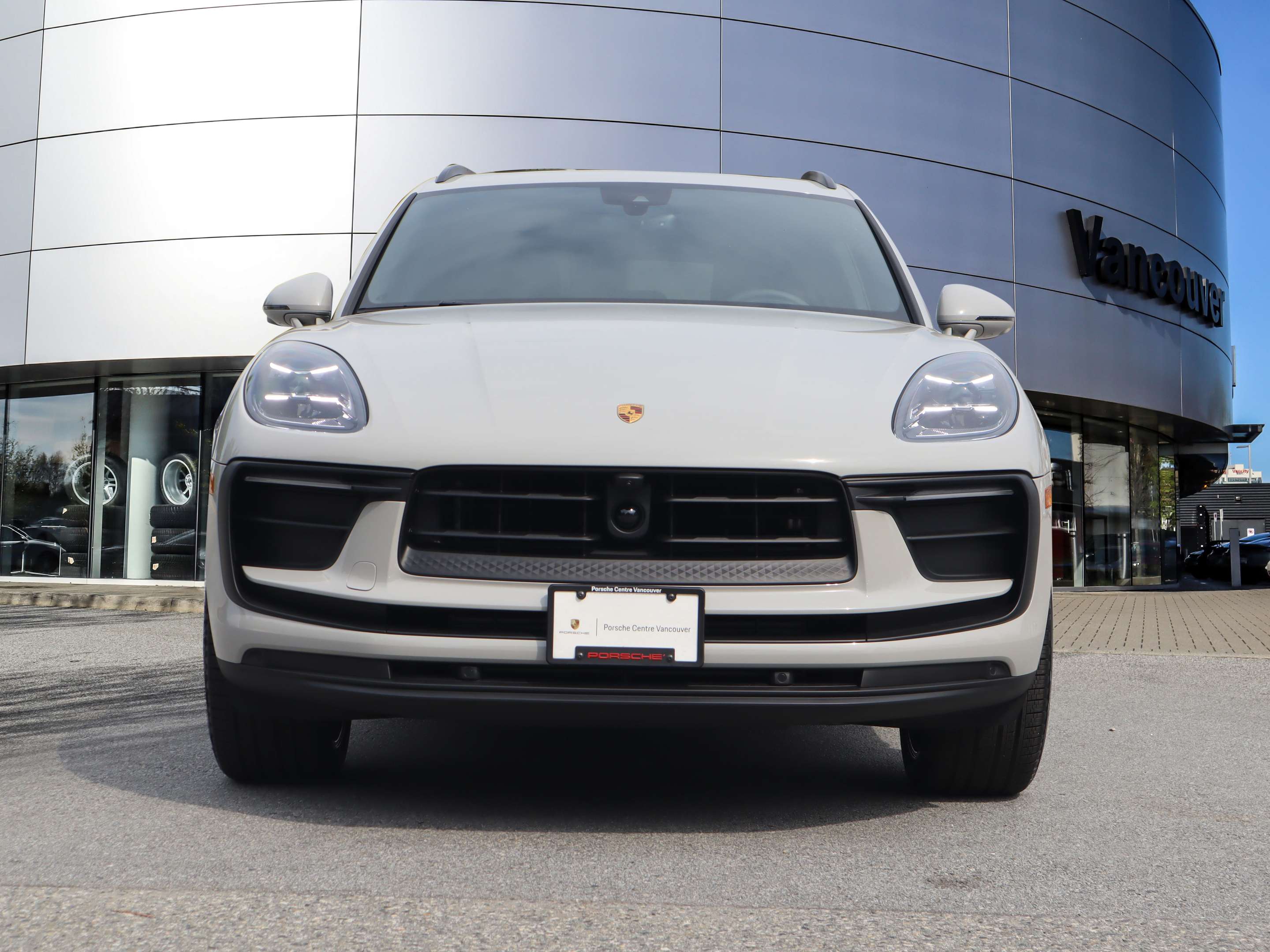 2025 Porsche Macan AWD thumb 8
