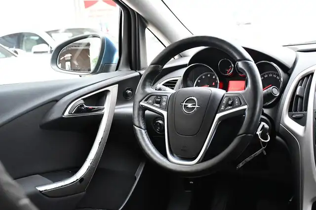 Opel Astra view 11