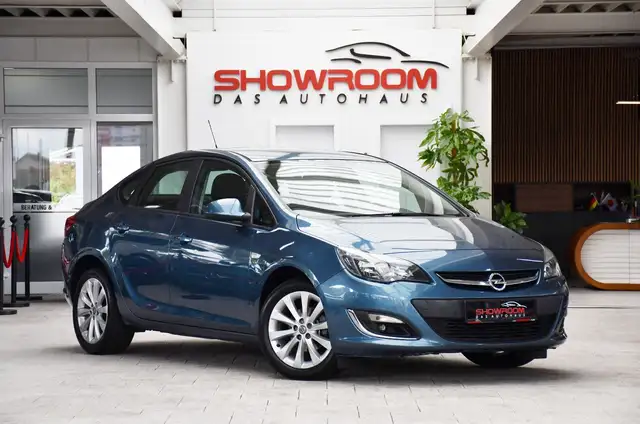 Opel Astra view 3