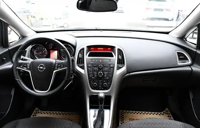 Opel Astra view 10