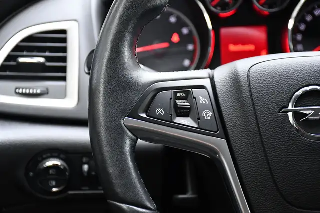 Opel Astra view 12