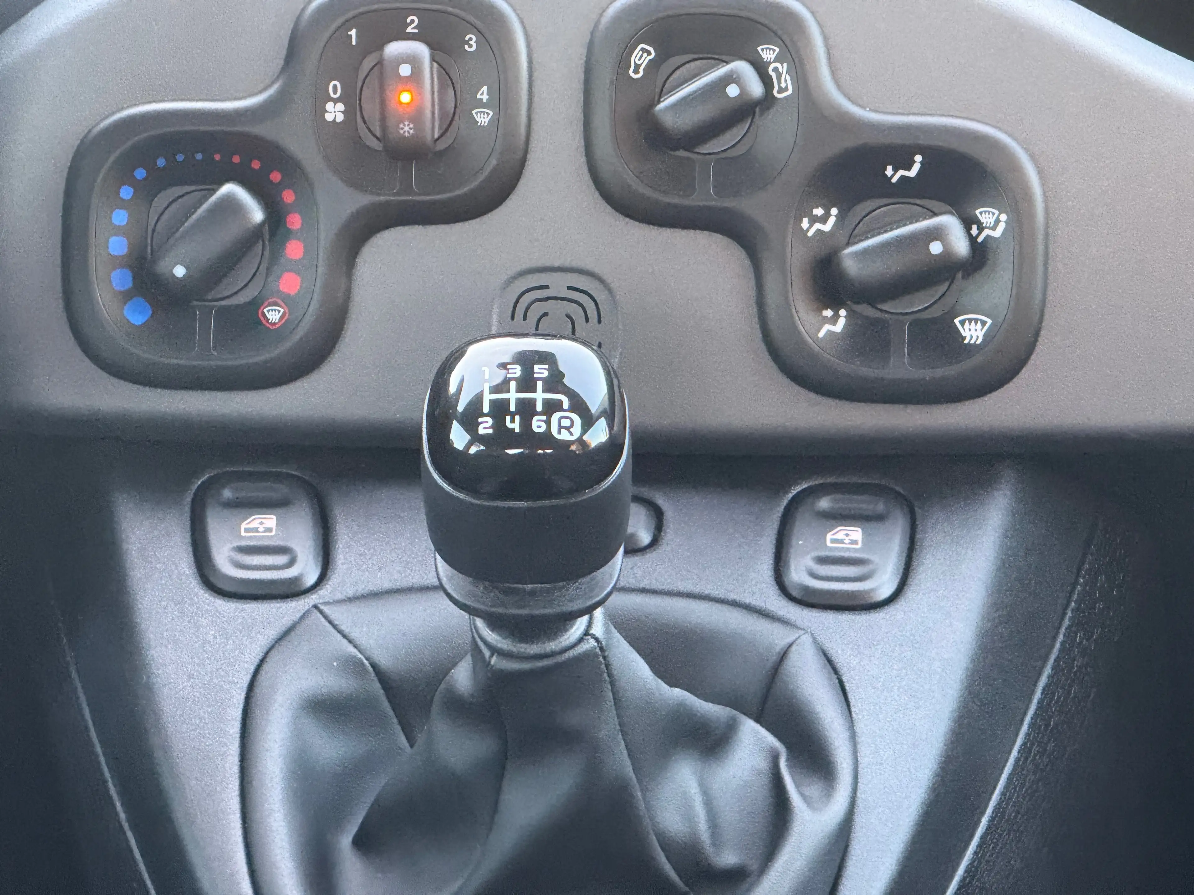 Fiat Panda Panda Cross 1.0i MHEV *PRETE A IMMATRICULER* — photo 10