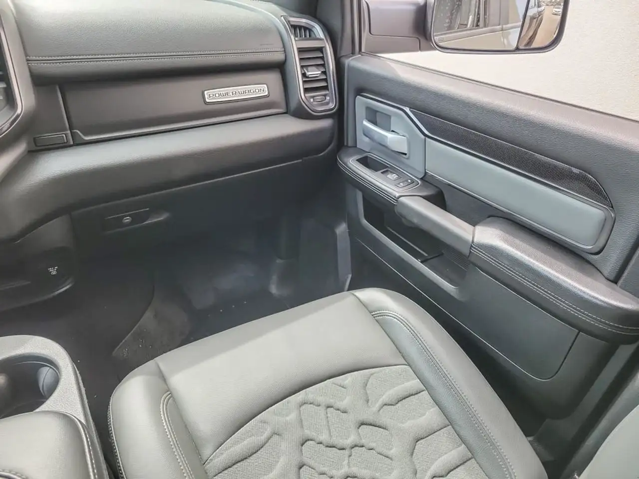 RAM 2500 снимка RAM 2500
