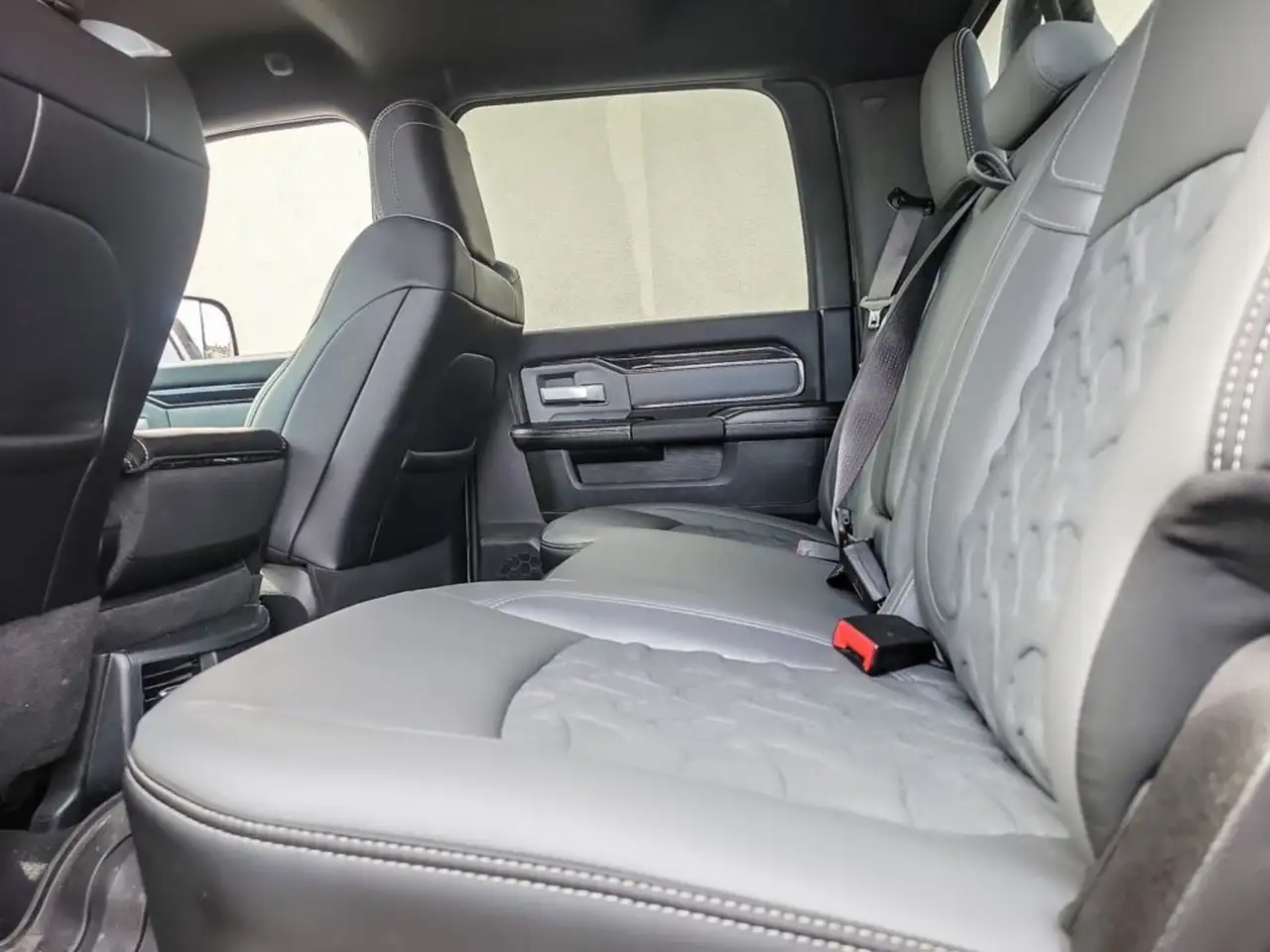 RAM 2500 снимка RAM 2500