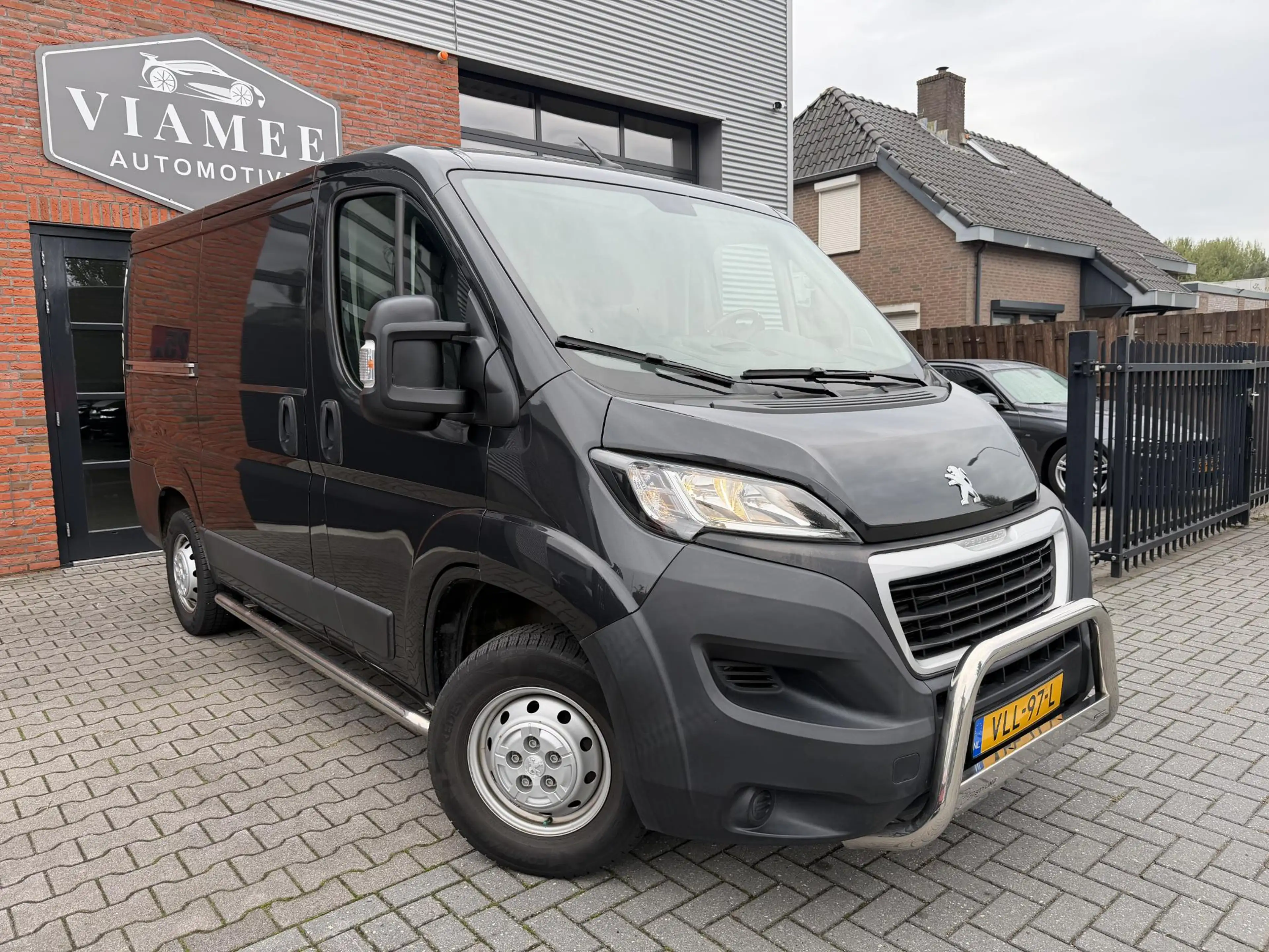 Peugeot Boxer 330 2.2 BlueHDi 120 L1H1 Premium — photo 2