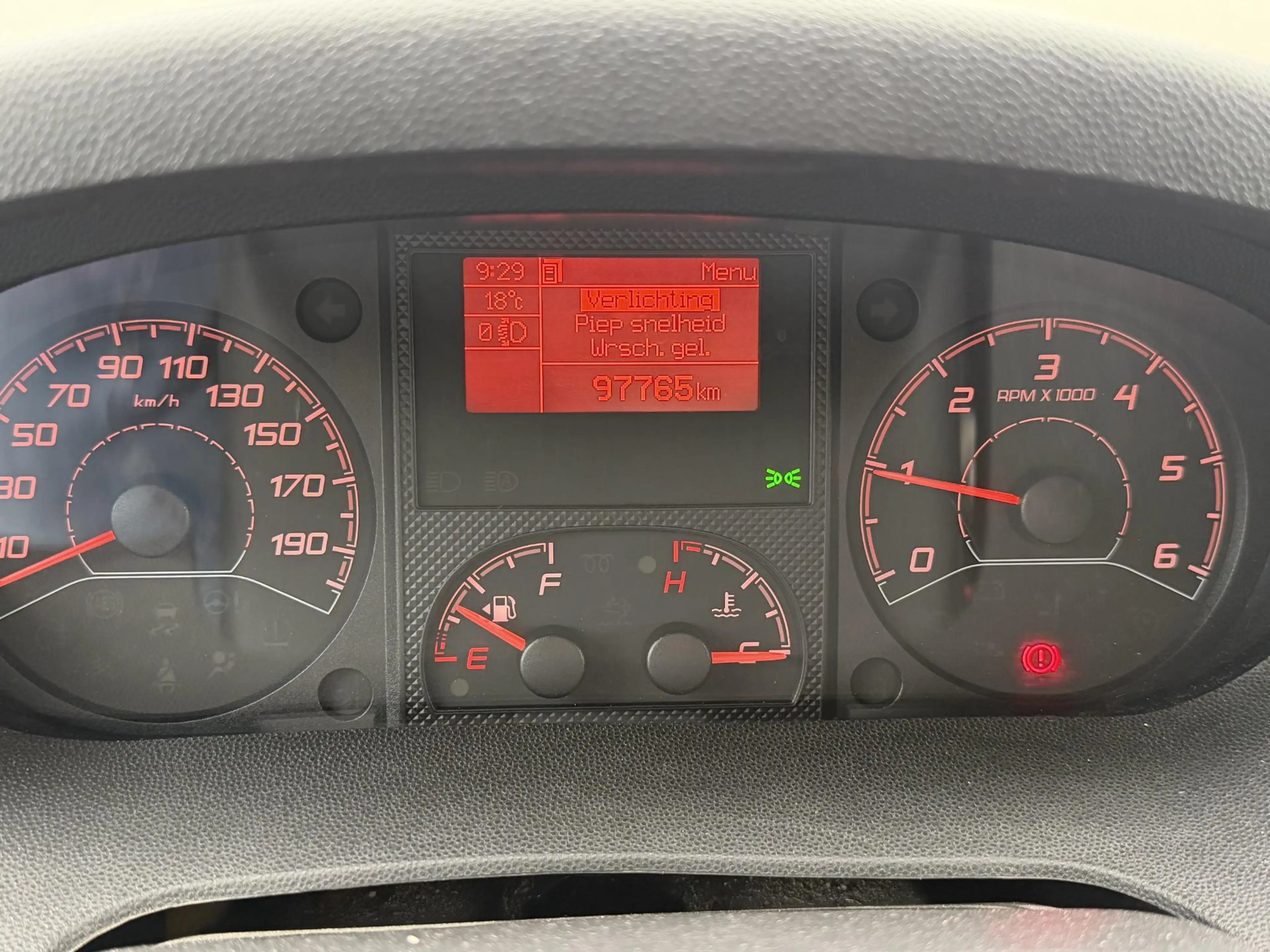 Peugeot Boxer 330 2.2 BlueHDi 120 L1H1 Premium — photo 9