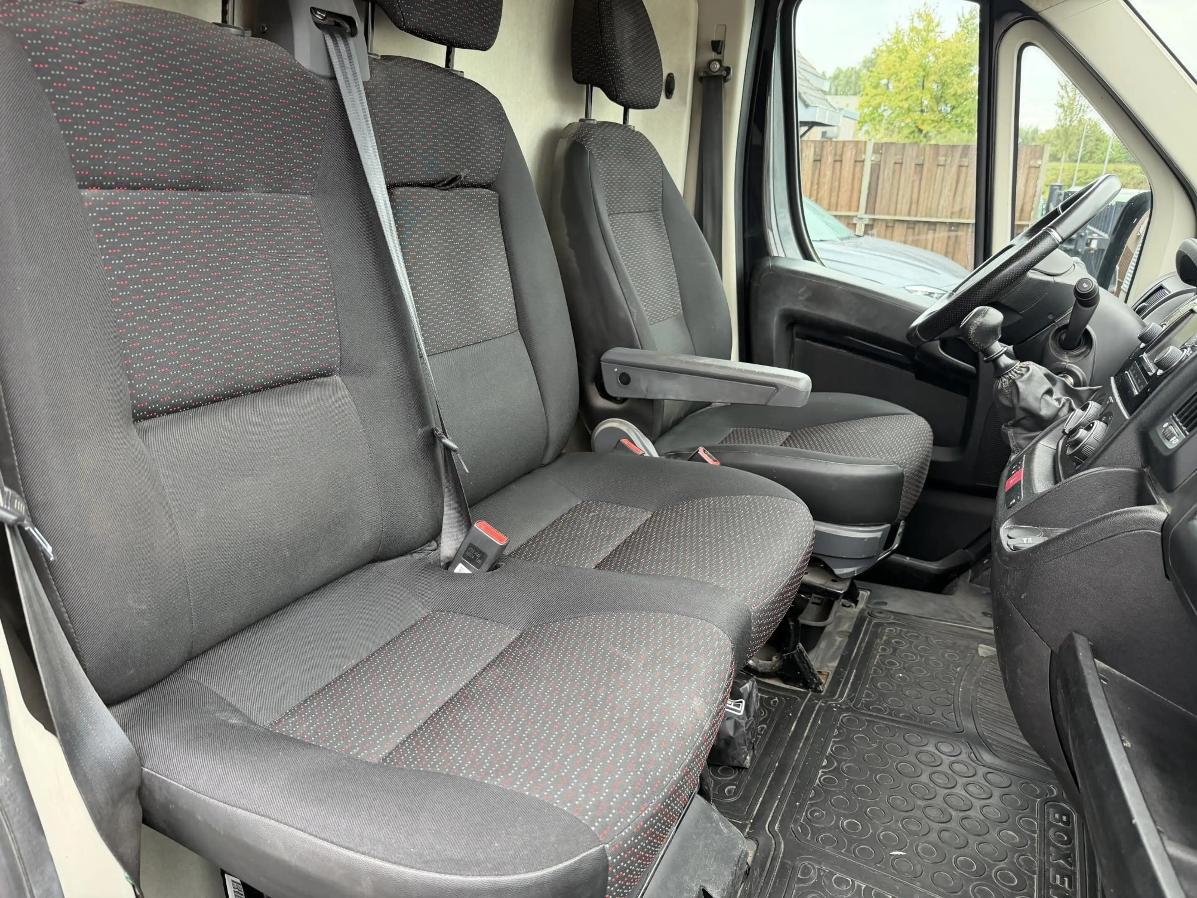 Peugeot Boxer 330 2.2 BlueHDi 120 L1H1 Premium — photo 14