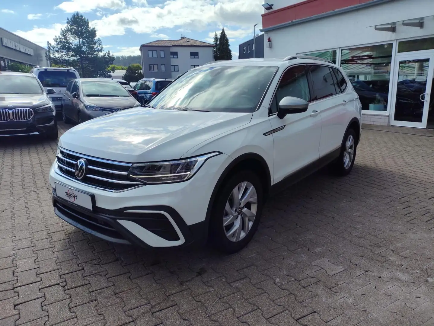 Volkswagen Tiguan Allspace 1.5TSI DSG AHK 7-Sitzer Navi LED SHZ Weiß - 2