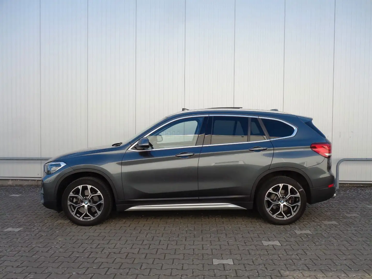 BMW X1 sDrive20i xLine Steptronic , Panorama, Navi Grigio - 1