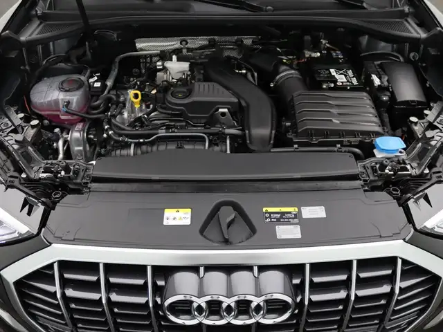 Audi Q3 view 15