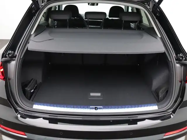Audi Q3 view 7