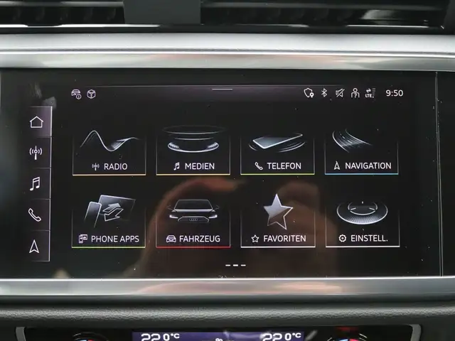 Audi Q3 view 14