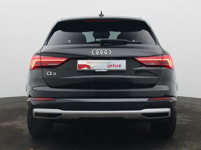 Audi Q3 view 6