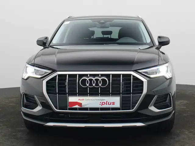 Audi Q3 view 3