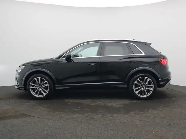 Audi Q3 view 4