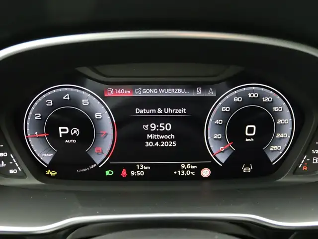 Audi Q3 view 10
