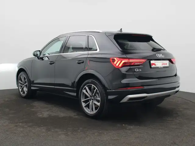 Audi Q3 view 5