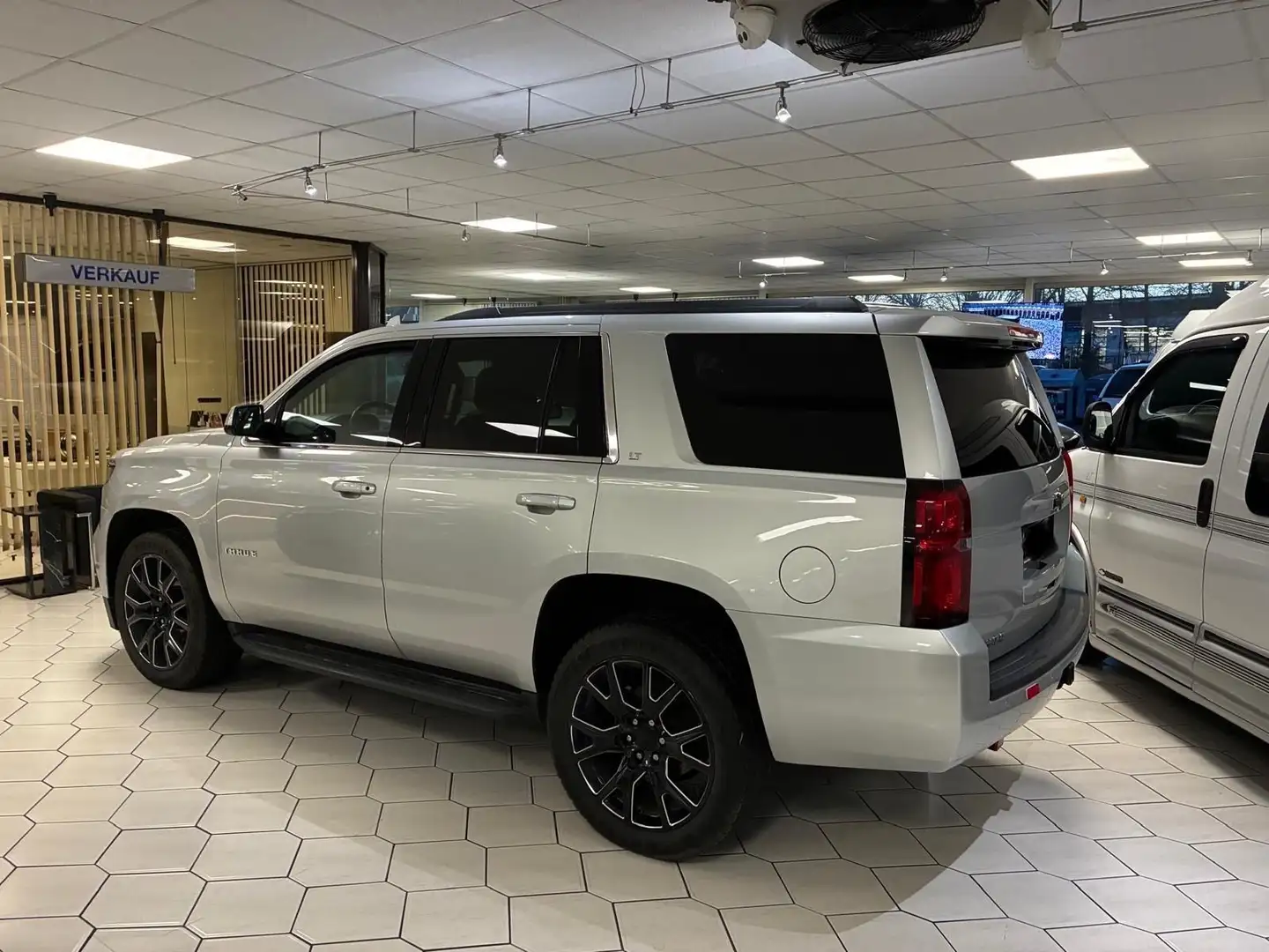 Chevrolet Tahoe 5,3 l V8 LT - AWD, 7 Sitze Silber - 2