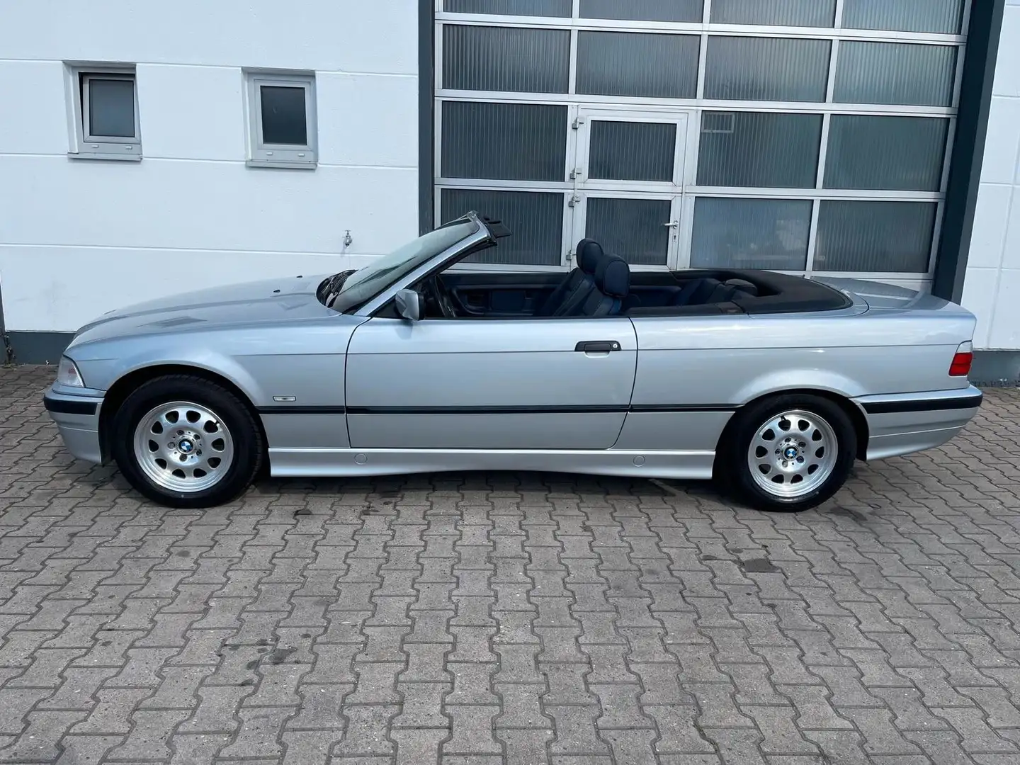 BMW 318 i E36 Cabrio 2.Hd/53'km!/Klima/SHZ/Liebhaber! Argent - 2