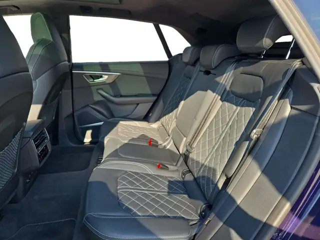 Audi SQ8 view 10