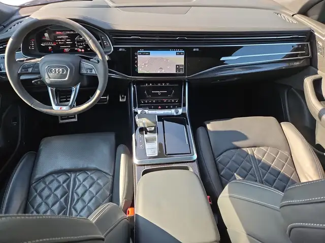 Audi SQ8 view 8