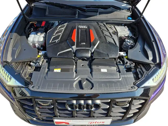 Audi SQ8 view 12
