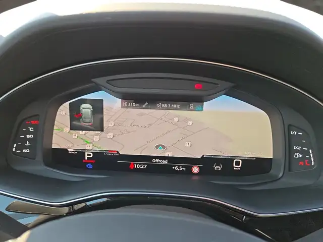 Audi SQ8 view 9