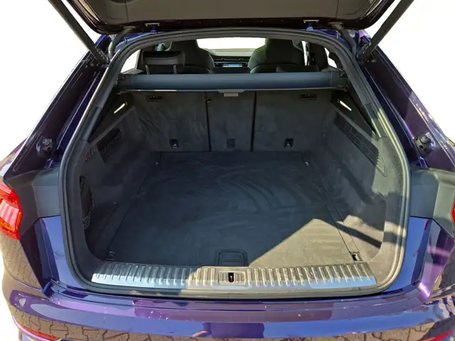 Audi SQ8 view 14