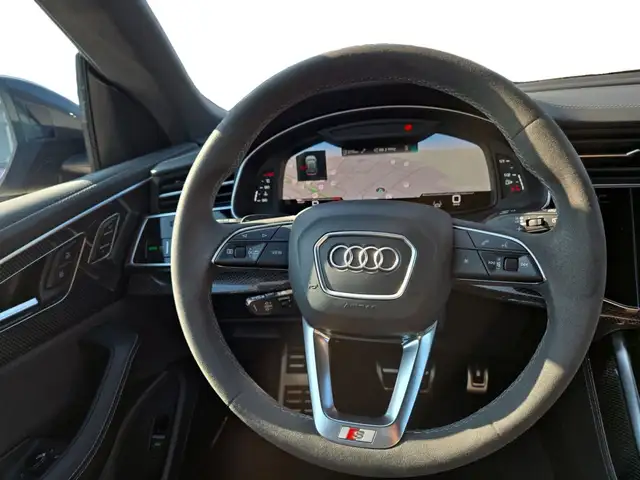 Audi SQ8 view 13