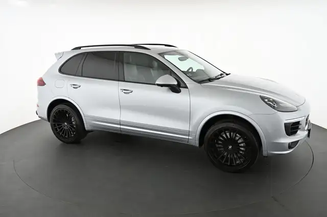 Porsche Cayenne view 8