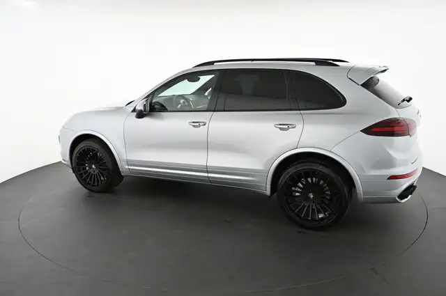 Porsche Cayenne view 7