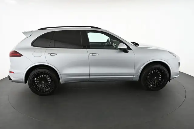 Porsche Cayenne view 6
