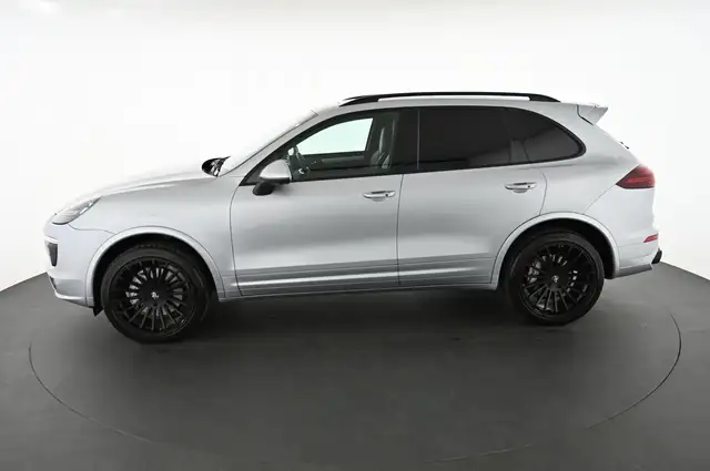 Porsche Cayenne view 5