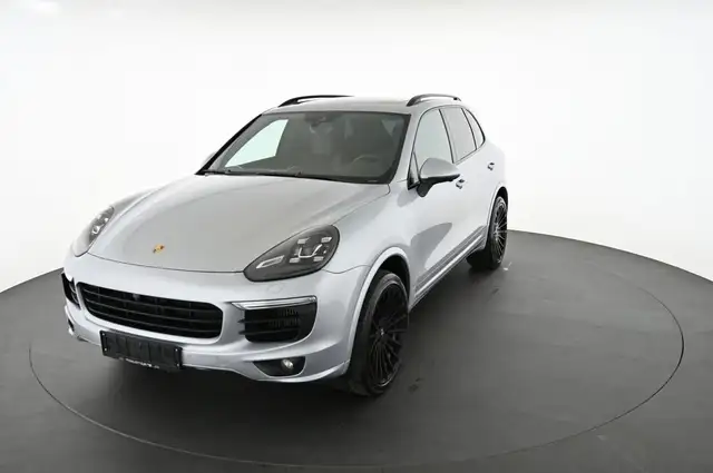 Porsche Cayenne view 11