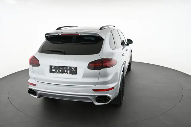 Porsche Cayenne view 12