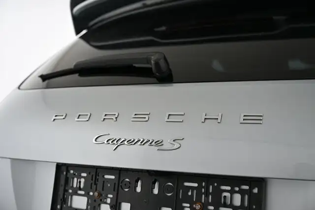 Porsche Cayenne view 13