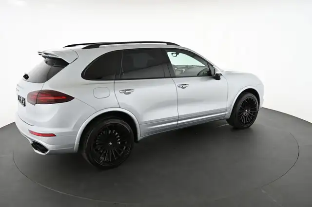 Porsche Cayenne view 4