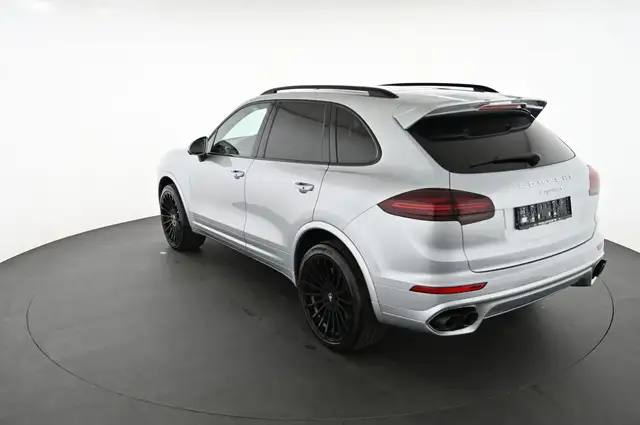Porsche Cayenne view 9
