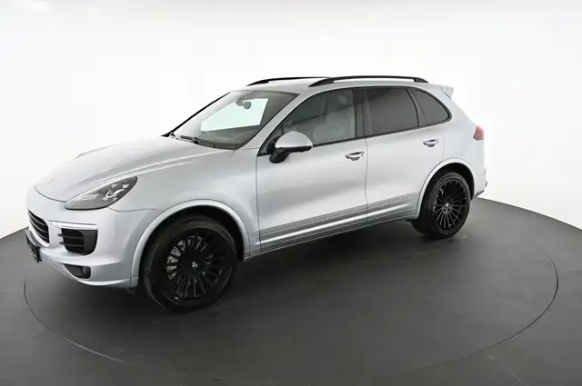 Porsche Cayenne view 3